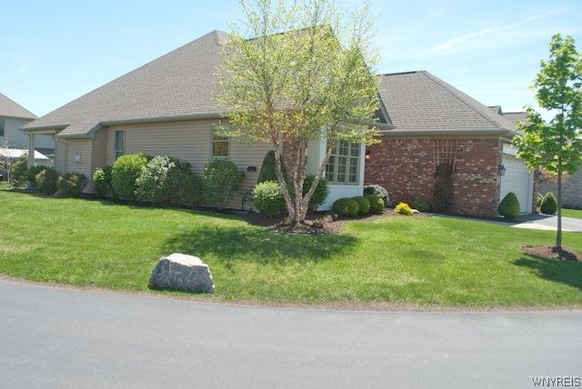 28 Lord Byron Lane, Amherst, NY 14221