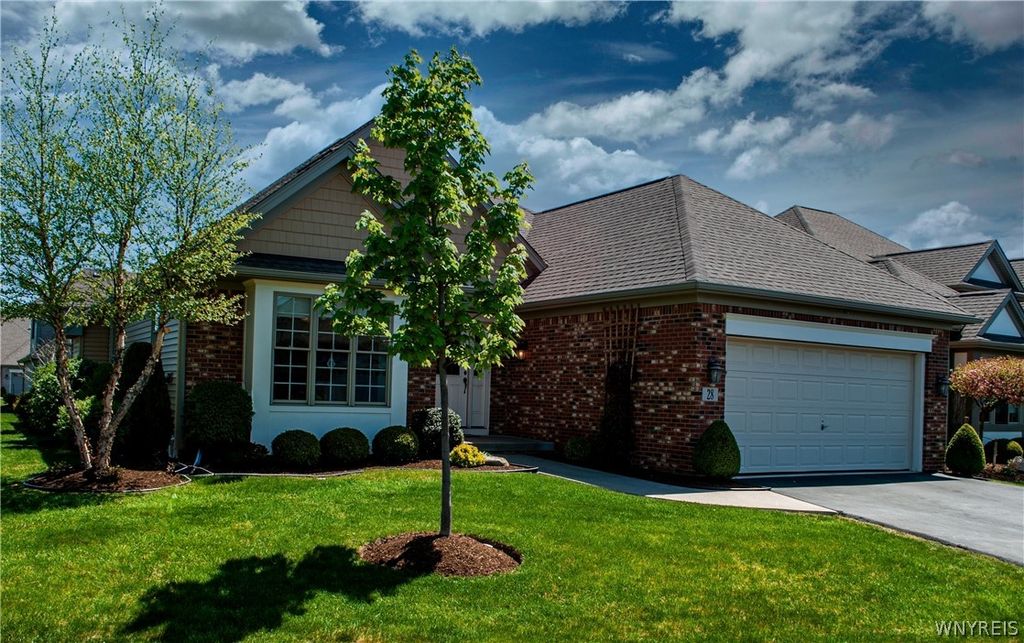 28 Lord Byron Lane, Amherst, NY 14221