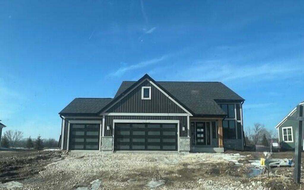 W251N2385 Valleyview CIRCLE, Pewaukee, WI 53072