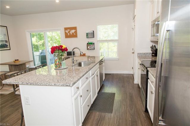 1013 Stern WAY, Chesapeake, VA 23323