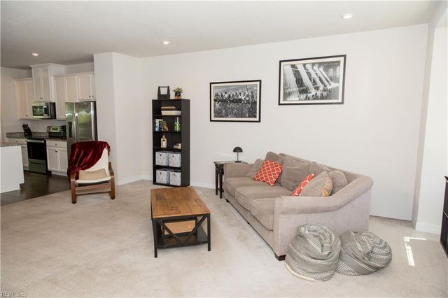 1013 Stern WAY, Chesapeake, VA 23323
