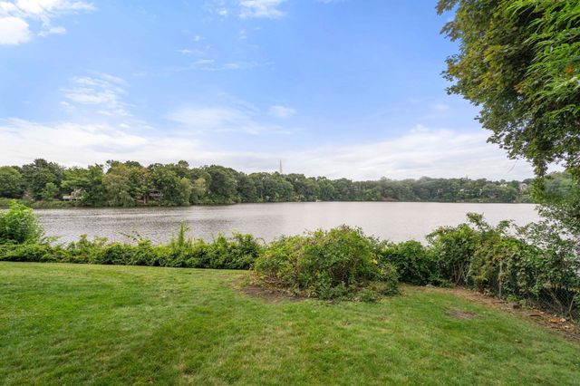 60 Lake St E, Winchester, MA 01890