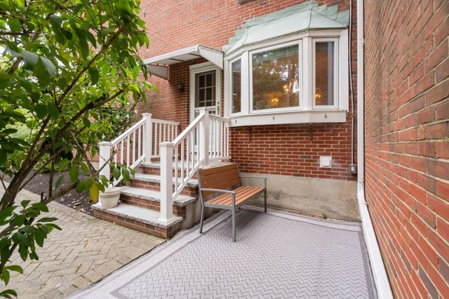 60 Lake St E, Winchester, MA 01890