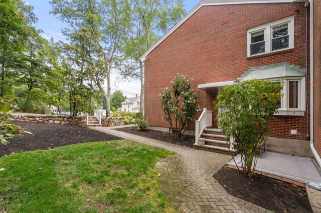 60 Lake St E, Winchester, MA 01890