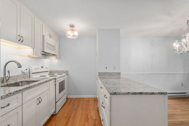 60 Lake St E, Winchester, MA 01890
