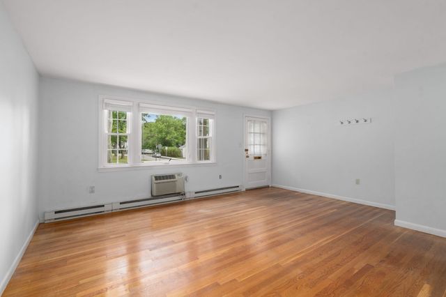 60 Lake St E, Winchester, MA 01890