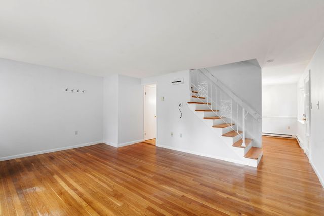 60 Lake St E, Winchester, MA 01890