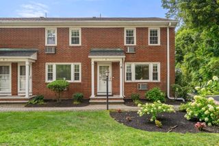 60 Lake St E, Winchester, MA 01890