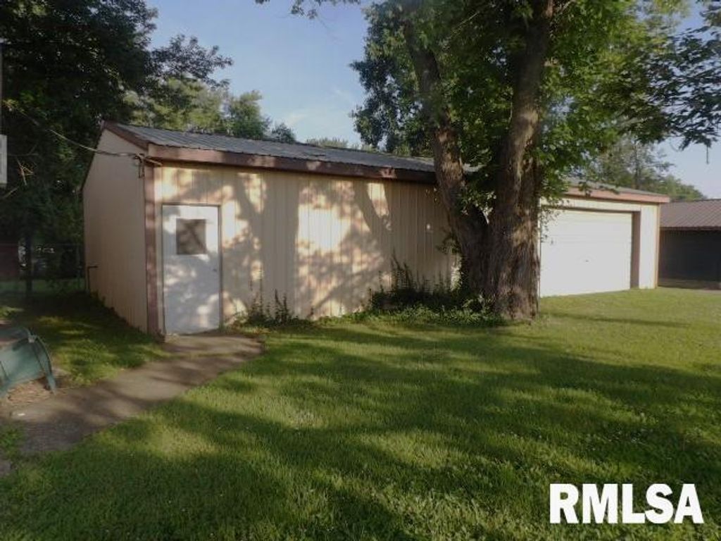 1509 E 4TH Street, West Frankfort, IL 62896