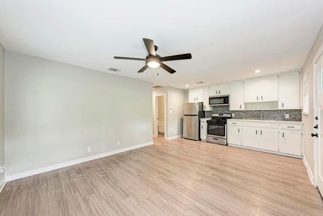 1612 Elmhurst DR A, Austin, TX 78741