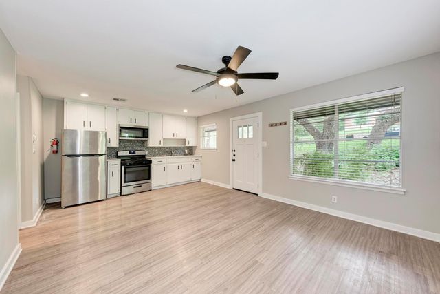 1612 Elmhurst DR A, Austin, TX 78741