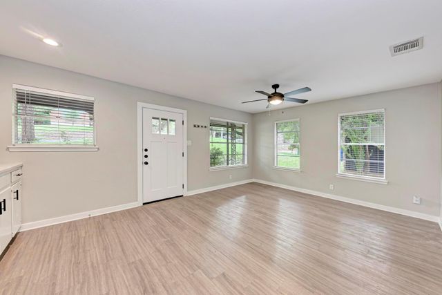 1612 Elmhurst DR A, Austin, TX 78741