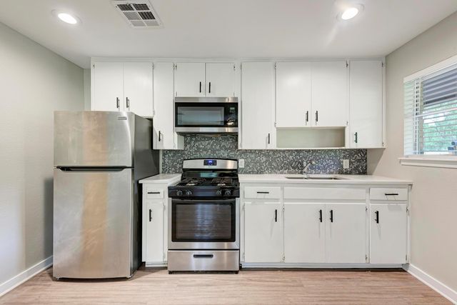 1612 Elmhurst DR A, Austin, TX 78741