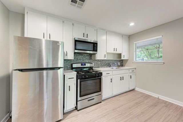 1612 Elmhurst DR A, Austin, TX 78741