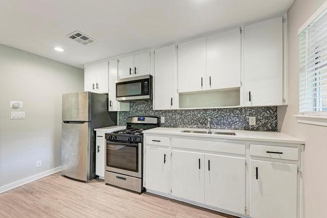 1612 Elmhurst DR A, Austin, TX 78741