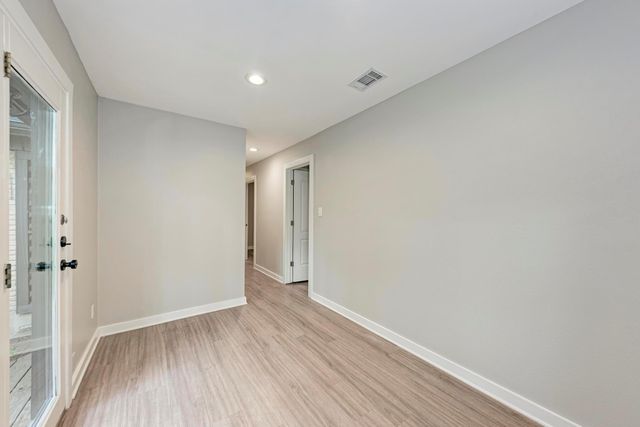 1612 Elmhurst DR A, Austin, TX 78741