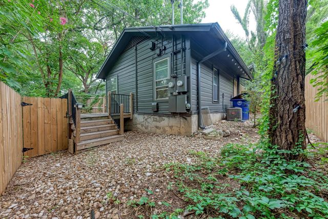 1612 Elmhurst DR A, Austin, TX 78741