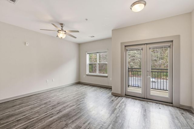 782 Riverfront Parkway 307, Chattanooga, TN 37402