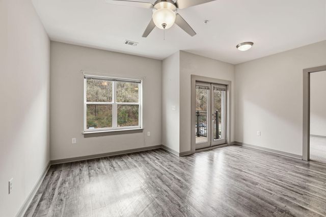 782 Riverfront Parkway 307, Chattanooga, TN 37402