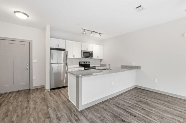 782 Riverfront Parkway 307, Chattanooga, TN 37402