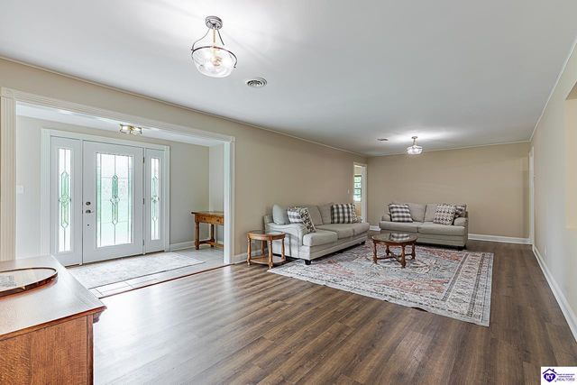 696 Pine Valley Drive, Elizabethtown, KY 42701