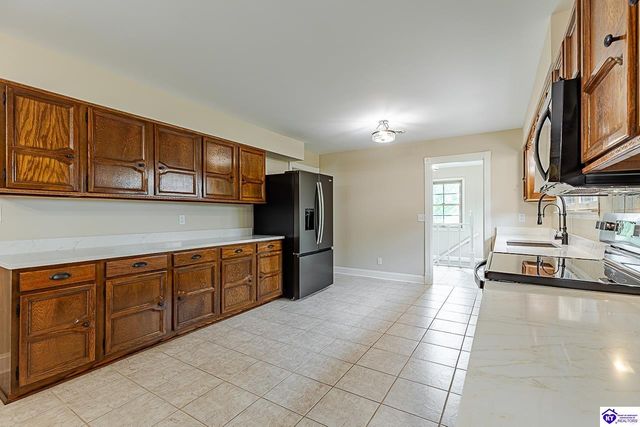 696 Pine Valley Drive, Elizabethtown, KY 42701