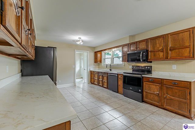 696 Pine Valley Drive, Elizabethtown, KY 42701