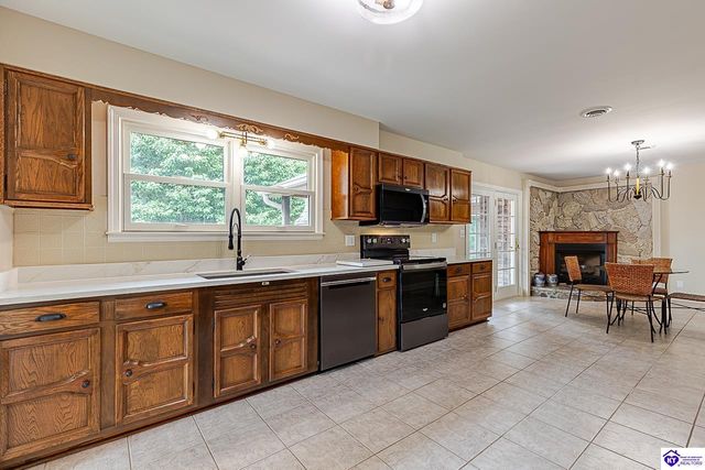 696 Pine Valley Drive, Elizabethtown, KY 42701