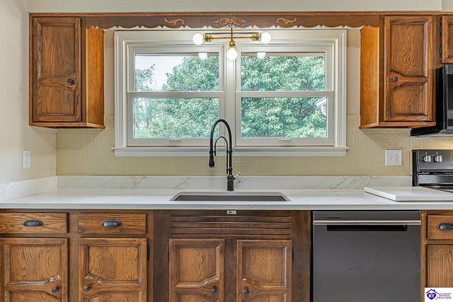 696 Pine Valley Drive, Elizabethtown, KY 42701