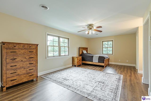 696 Pine Valley Drive, Elizabethtown, KY 42701
