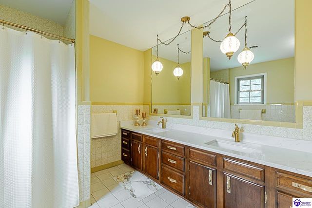696 Pine Valley Drive, Elizabethtown, KY 42701