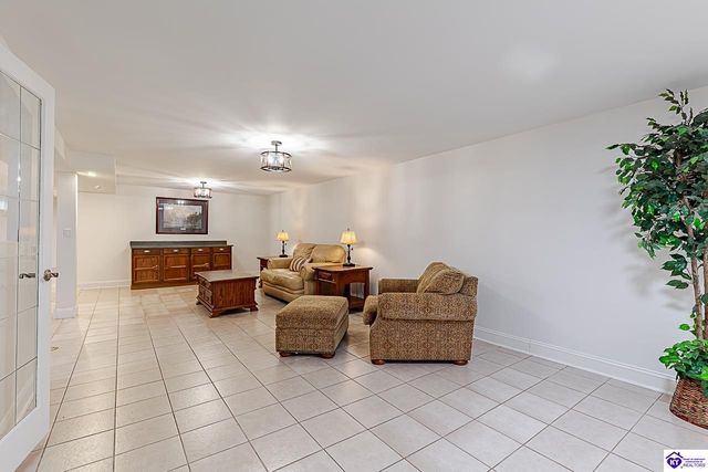 696 Pine Valley Drive, Elizabethtown, KY 42701