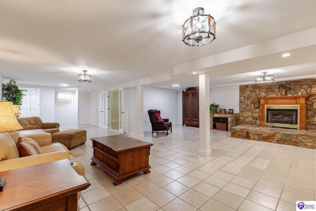 696 Pine Valley Drive, Elizabethtown, KY 42701