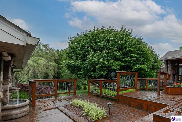 696 Pine Valley Drive, Elizabethtown, KY 42701