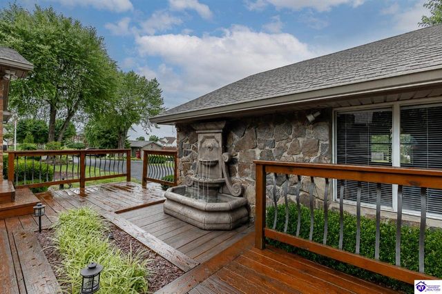 696 Pine Valley Drive, Elizabethtown, KY 42701