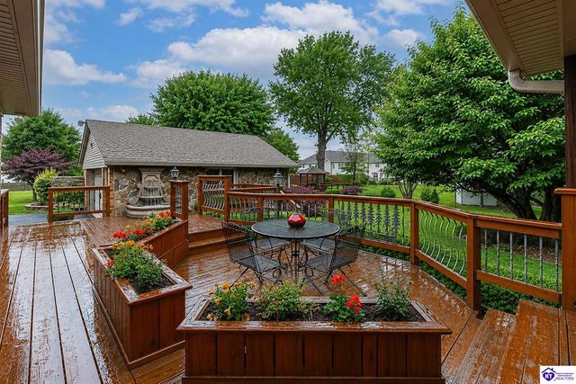 696 Pine Valley Drive, Elizabethtown, KY 42701