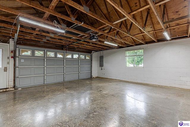 696 Pine Valley Drive, Elizabethtown, KY 42701
