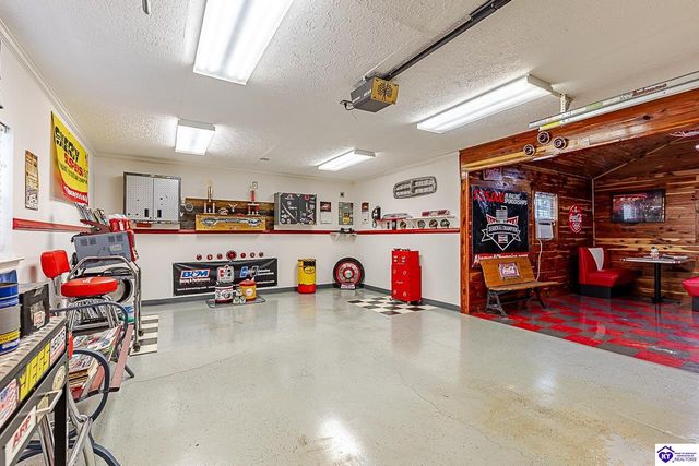 696 Pine Valley Drive, Elizabethtown, KY 42701