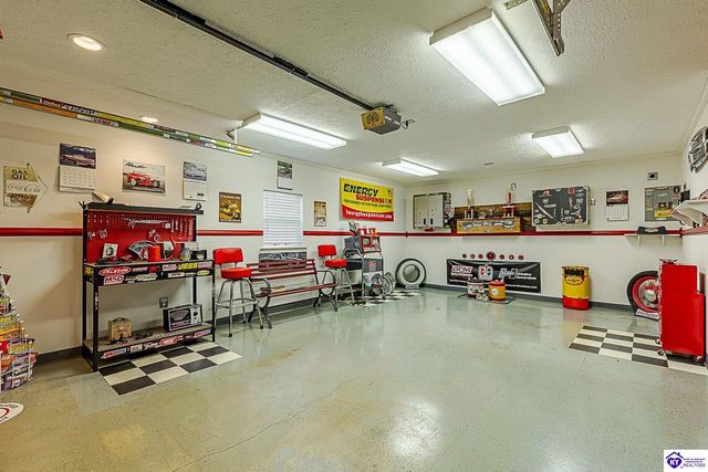696 Pine Valley Drive, Elizabethtown, KY 42701