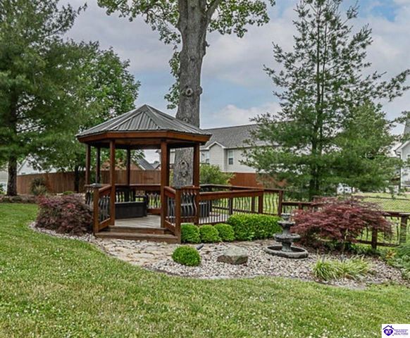 696 Pine Valley Drive, Elizabethtown, KY 42701
