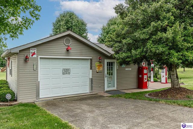 696 Pine Valley Drive, Elizabethtown, KY 42701