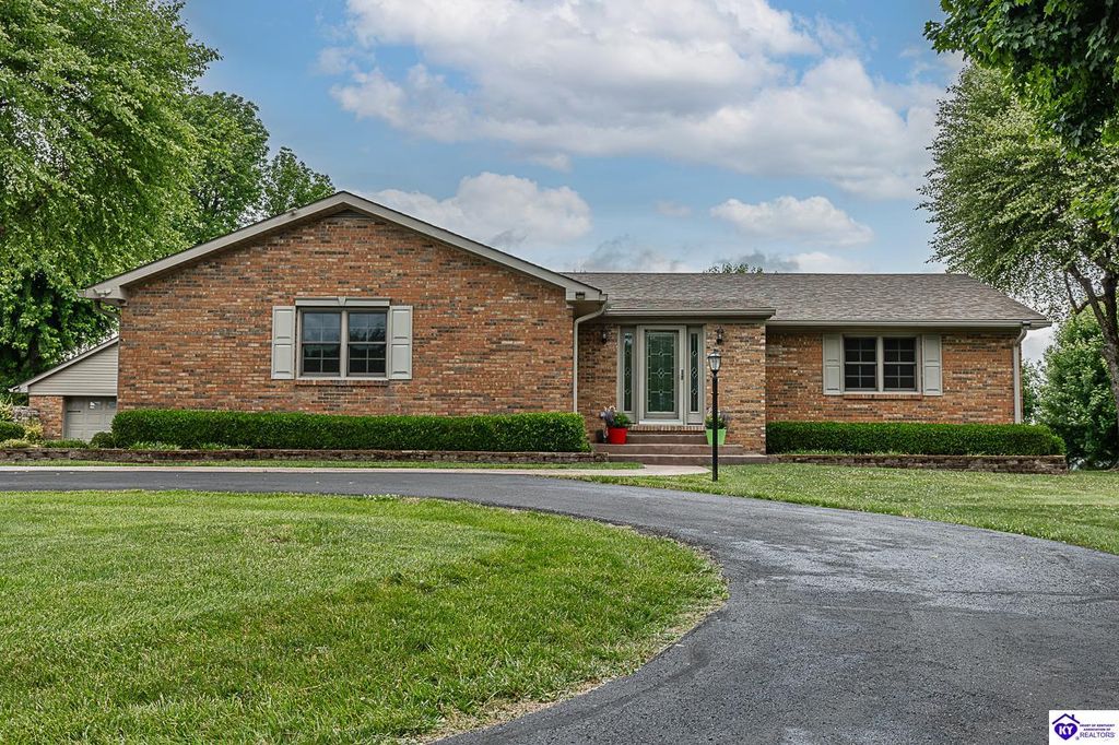 696 Pine Valley Drive, Elizabethtown, KY 42701