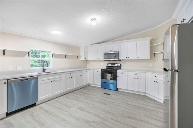 4060 Highway 81, Hampton, GA 30228