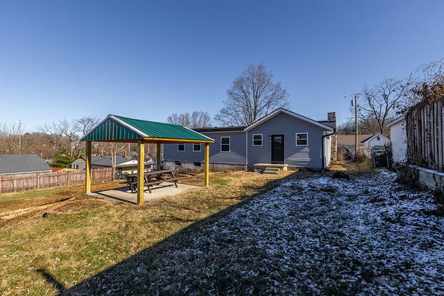 215 Harmon Street, Paris, KY 40361