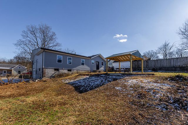 215 Harmon Street, Paris, KY 40361