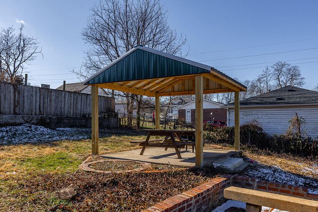 215 Harmon Street, Paris, KY 40361