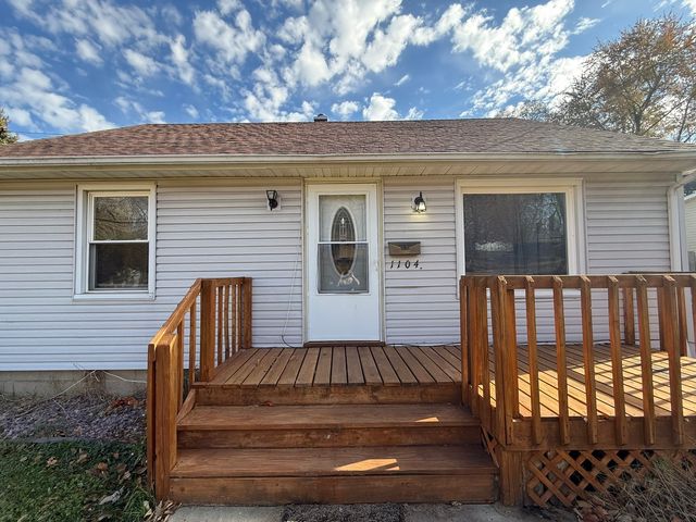 1104 Hemlock Avenue, Dixon, IL 61021
