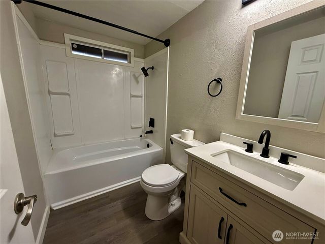 1040 NE Larson Boulevard, Belfair, WA 98528