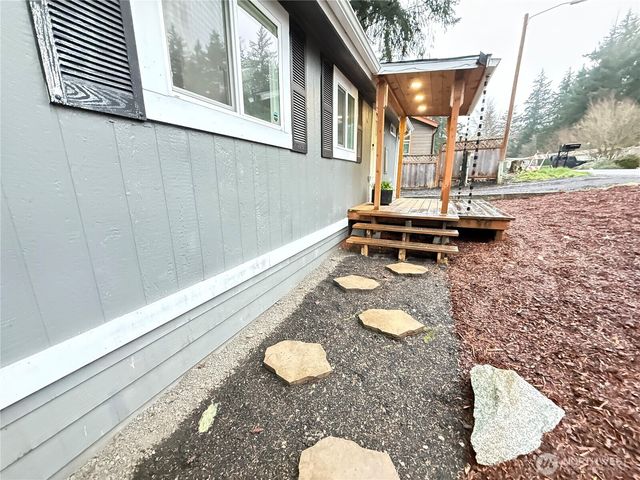 1040 NE Larson Boulevard, Belfair, WA 98528