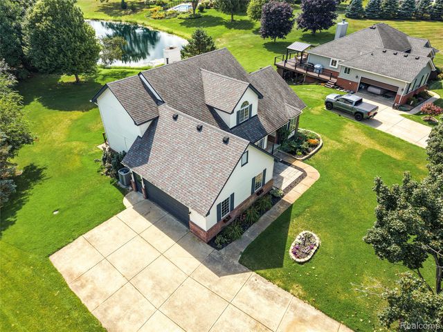221 Maplewood Drive, Brandon Charter Township, MI 48348